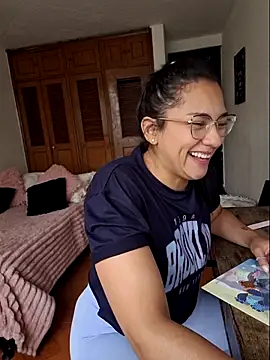 Snapshot of Thaliacooper_ chatting on 10.01.25 Thaliacooper online show from 10.01.25