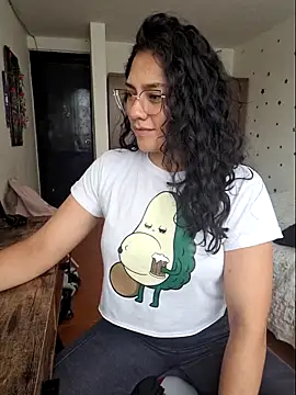 Snapshot of Thaliacooper_ chatting on 10.22.25 Thaliacooper online show from 10.22.25