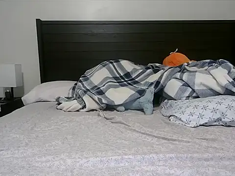 Snapshot of QueenLolaX chatting on 12.22.25 QueenLolaX online show from 12.22.25