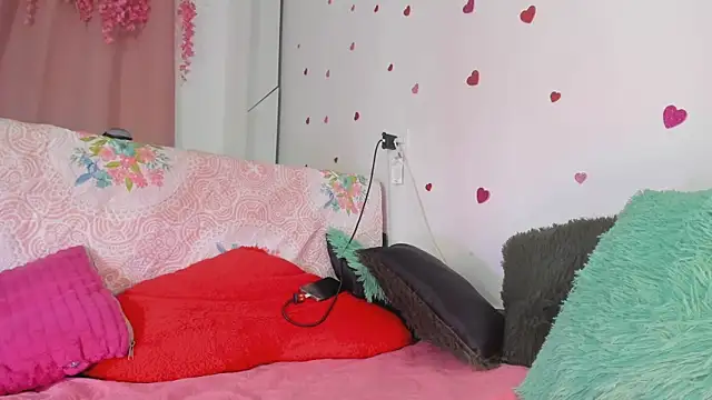 Snapshot of msschloee_ chatting on 02.13.26 msschloee online show from 02.13.26