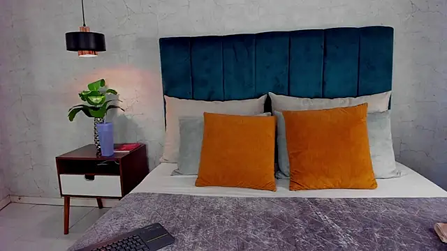 Luna18Pink online show from 03.28.26