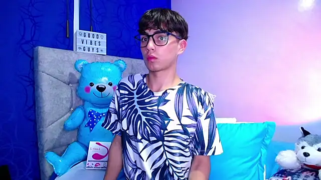 OwenBluee online show from 12.02.24