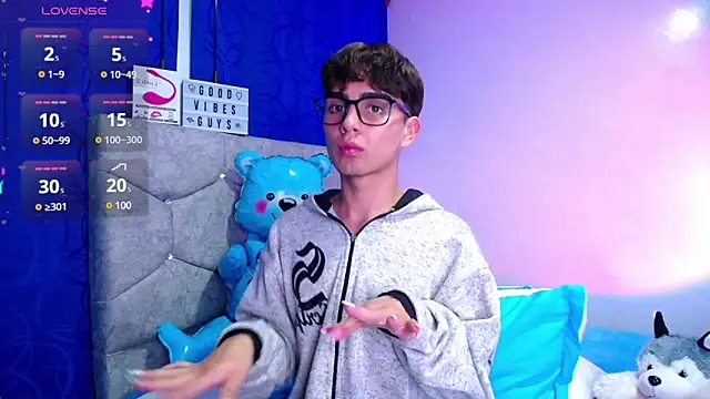 OwenBluee online show from 12.05.24