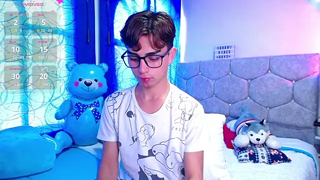 OwenBluee online show from 12.11.24