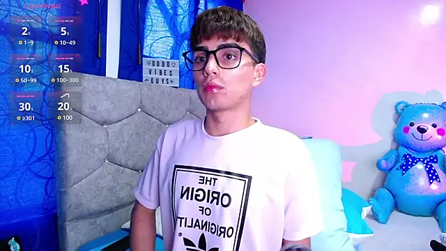 OwenBluee online show from 01.10.25