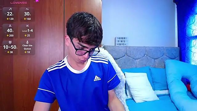 OwenBluee online show from 01.14.25