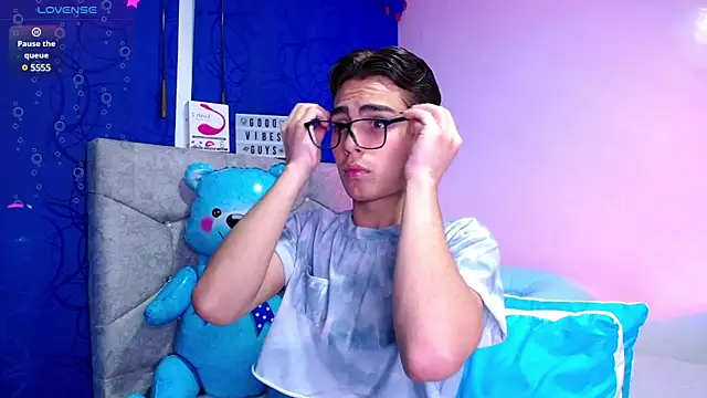 OwenBluee online show from 01.25.25