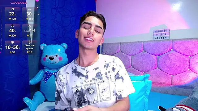 OwenBluee online show from 02.13.25