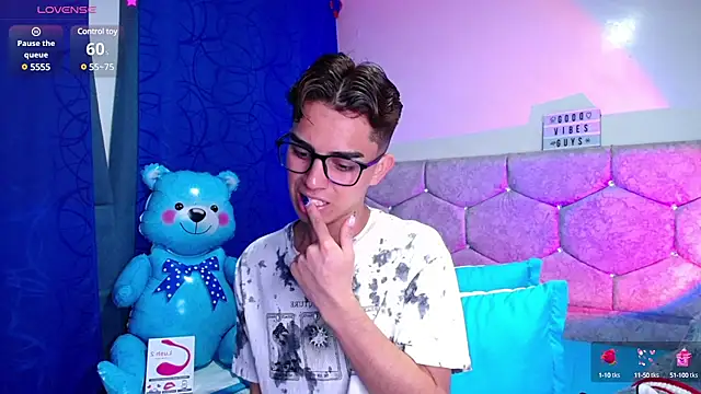 OwenBluee online show from 02.13.25