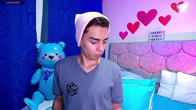 OwenBluee online show from 02.18.25