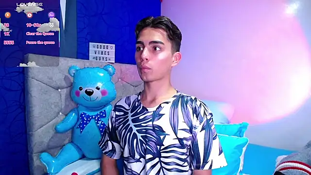 OwenBluee online show from 02.25.25