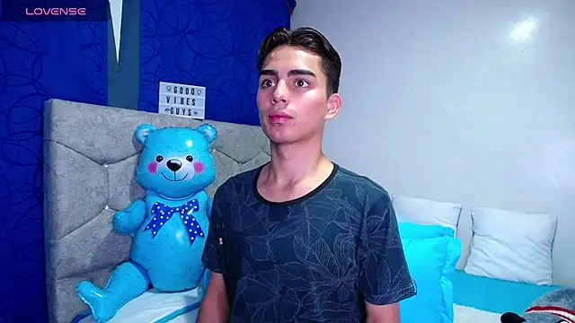 OwenBluee online show from 03.04.25