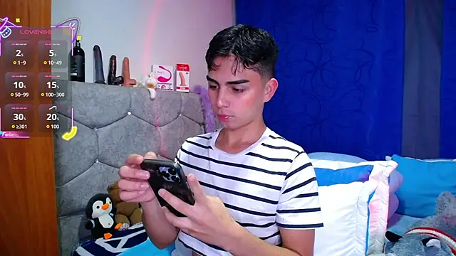 OwenBluee online show from 09.09.25