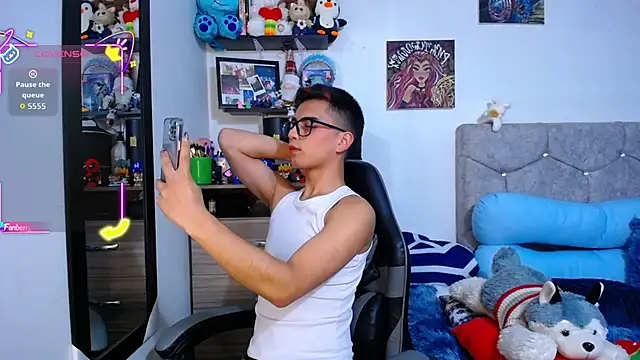 Snapshot of OwenBluee chatting on 02.27.26 OwenBluee online show from 02.27.26