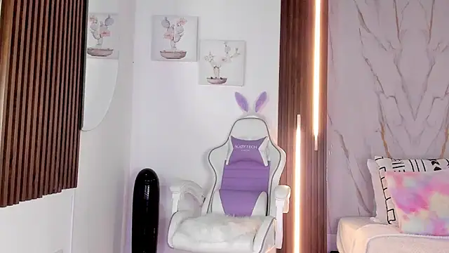 Snapshot of mia_six66 chatting on 11.23.25 mia six66 online show from 11.23.25