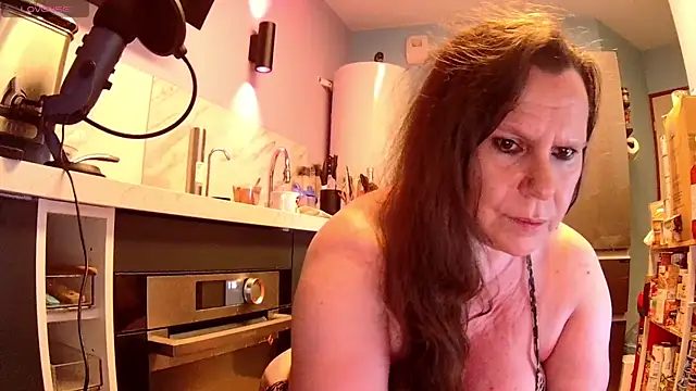 Snapshot of Endrocleia chatting on 06.01.26 Endrocleia online show from 06.01.26