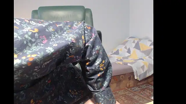 Snapshot of tuttiluss44 chatting on 11.14.25 tuttiluss44 online show from 11.14.25