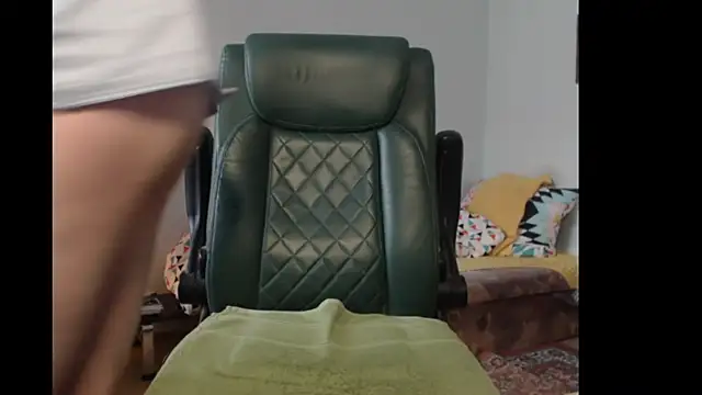 Snapshot of tuttiluss44 chatting on 02.21.26 tuttiluss44 online show from 02.21.26