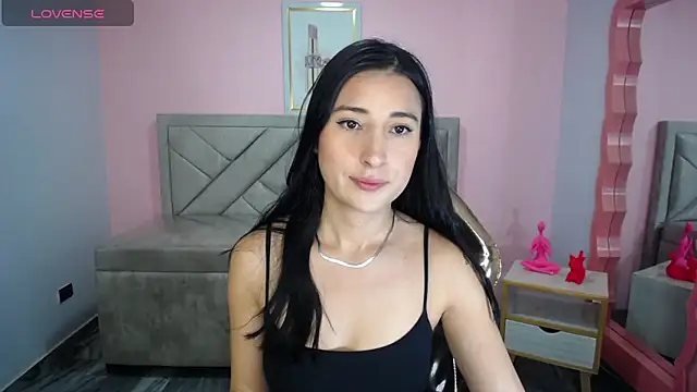 Snapshot of lizzyluk_ch chatting on 11.21.25 lizzyluk ch online show from 11.21.25