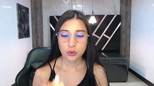 Snapshot of lizzyluk_ch chatting on 01.18.26 lizzyluk ch online show from 01.18.26