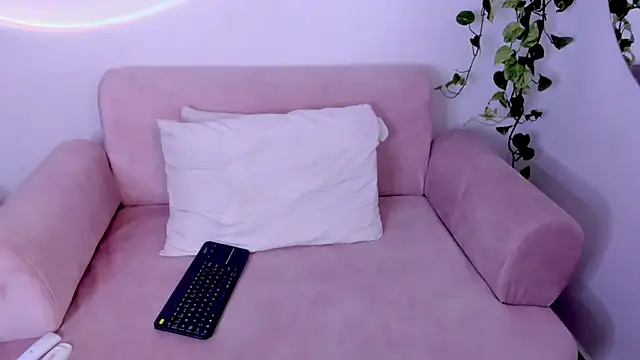 Snapshot of Catbaby888_ chatting on 12.16.25 Catbaby888 online show from 12.16.25