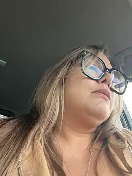 LolaBeretta online show from 10.13.25