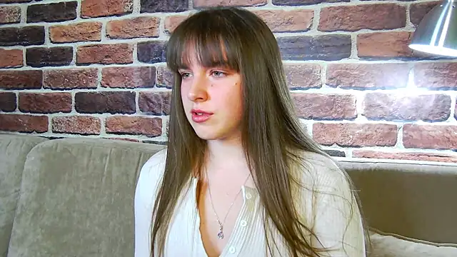 Sofia Hugs online show from 10.28.25