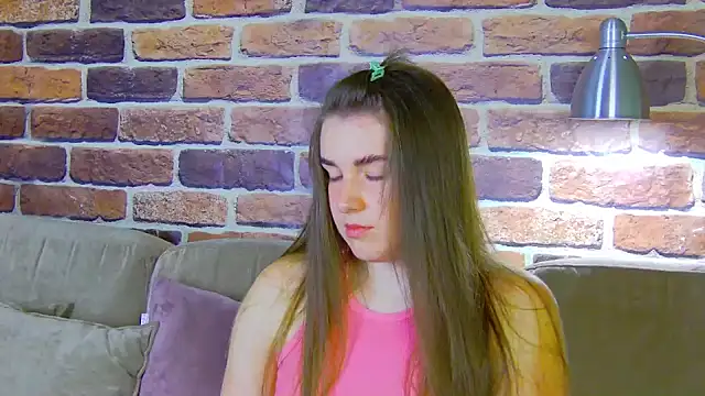 Sofia Hugs online show from 06.10.26