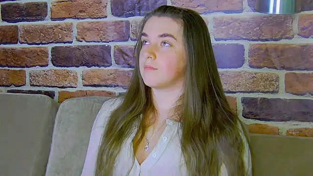 Sofia Hugs online show from 06.24.26