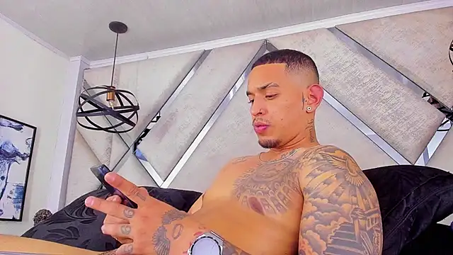 Snapshot of Damian09_ chatting on 11.23.25 Damian09 online show from 11.23.25