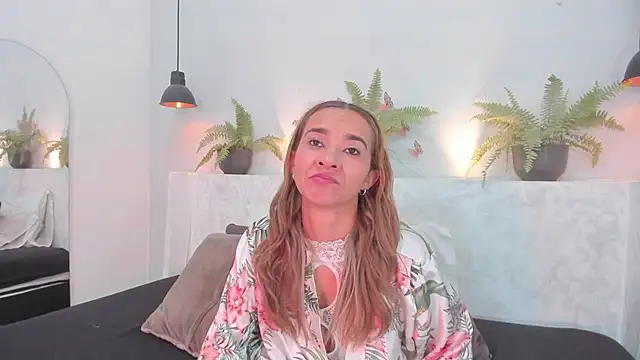 Snapshot of penelope_handaos chatting on 03.21.25 penelope handaos online show from 03.21.25