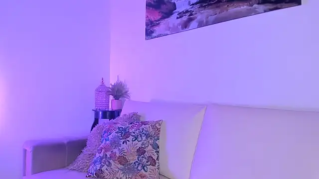 Snapshot of azzahara069 chatting on 12.13.25 azzahara069 online show from 12.13.25