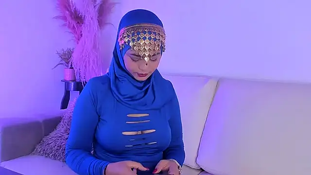 Snapshot of azzahara069 chatting on 12.22.25 azzahara069 online show from 12.22.25