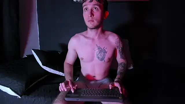 Snapshot of Dylanwhite23_ chatting on 10.29.25 Dylanwhite23 online show from 10.29.25