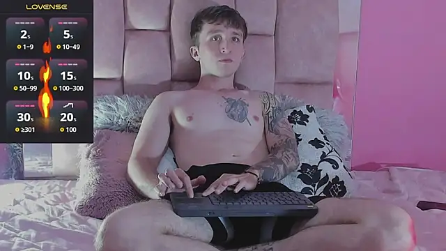 Snapshot of Dylanwhite23_ chatting on 11.29.25 Dylanwhite23 online show from 11.29.25