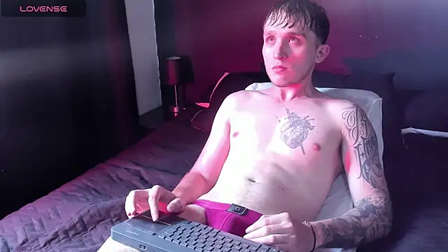 Snapshot of Dylanwhite23_ chatting on 12.15.25 Dylanwhite23 online show from 12.15.25