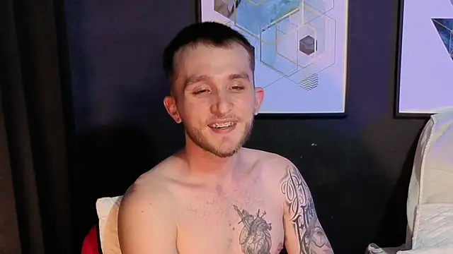 Dylanwhite23  online show from 04.03.26