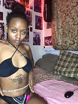 Snapshot of naughtybitches5 chatting on 02.14.25 naughtybitches5 online show from 02.14.25