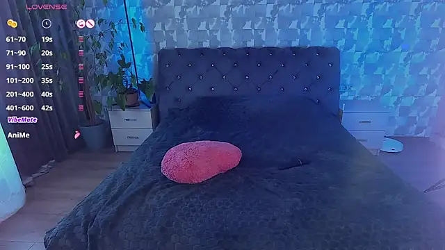 Snapshot of SuzannaWild chatting on 01.18.25 SuzannaWild online show from 01.18.25