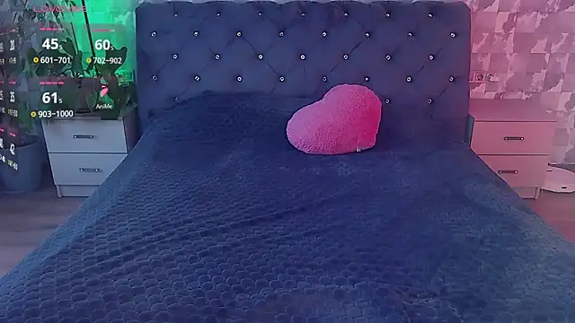 Snapshot of SuzannaWild chatting on 02.08.25 SuzannaWild online show from 02.08.25