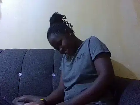 Snapshot of Sweetcecie01 chatting on 12.14.25 Sweetcecie01 online show from 12.14.25