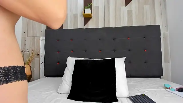 Snapshot of Anastasiapriest chatting on 10.29.25 Anastasiapriest online show from 10.29.25