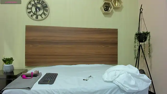 Snapshot of Anastasiapriest chatting on 12.02.25 Anastasiapriest online show from 12.02.25