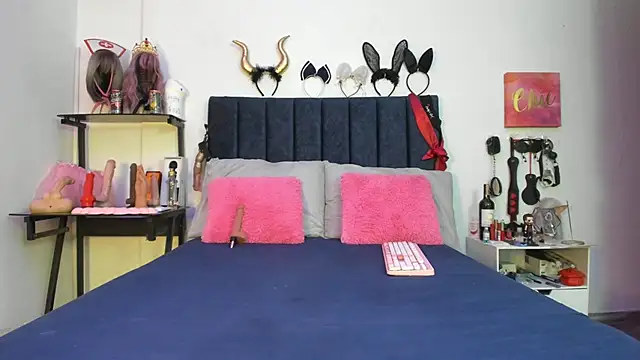 Snapshot of emmily_giraldo chatting on 11.15.25 emmily giraldo online show from 11.15.25