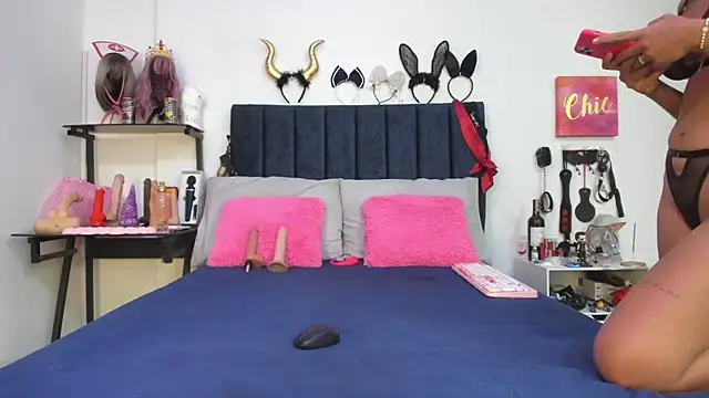 Snapshot of emmily_giraldo chatting on 11.29.25 emmily giraldo online show from 11.29.25