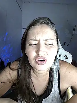 Snapshot of dani123unica chatting on 12.13.25 dani123unica online show from 12.13.25