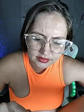 Snapshot of dani123unica chatting on 12.15.25 dani123unica online show from 12.15.25