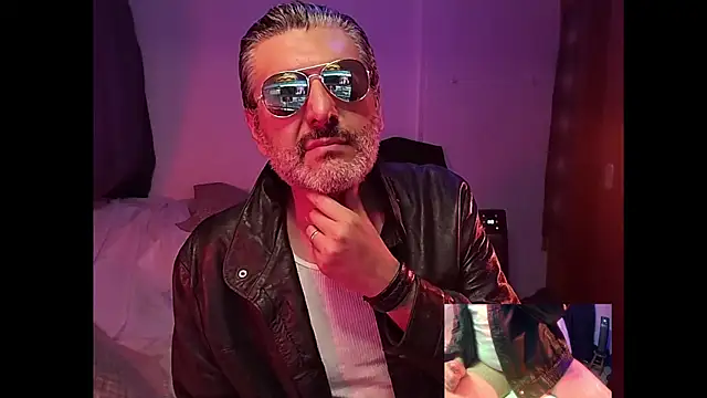 Snapshot of BushBator chatting on 01.11.26 BushBator online show from 01.11.26