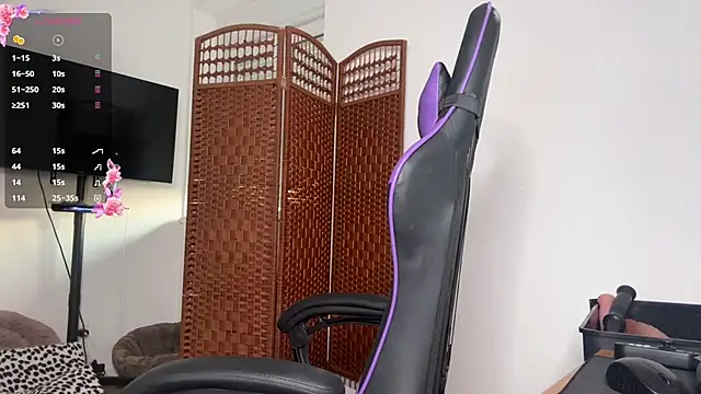 Snapshot of Caliiie-of chatting on 11.12.25 Caliiie-of online show from 11.12.25