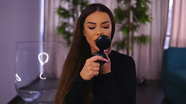 MissKiarra online show from 01.10.25